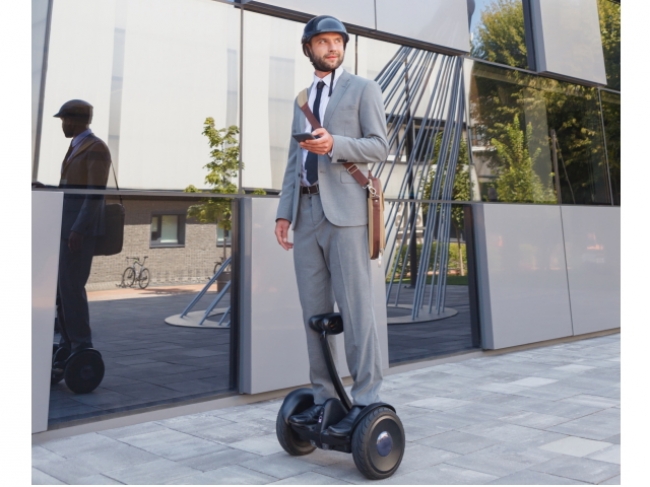 「移動用小型車」および「遠隔操作型小型車」は４月から「歩行者」に