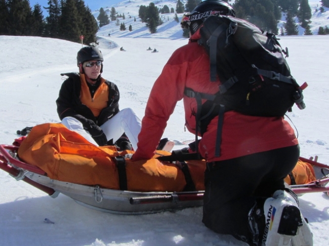 スキー・スノボでの骨折・ケガ・賠償事故に備える、 1日・日帰りから短期旅行の保険はこれだ！