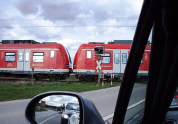 アメリカ ハワイ 交通ルール 踏切 レンタカー ドライブ ハーツレンタカー