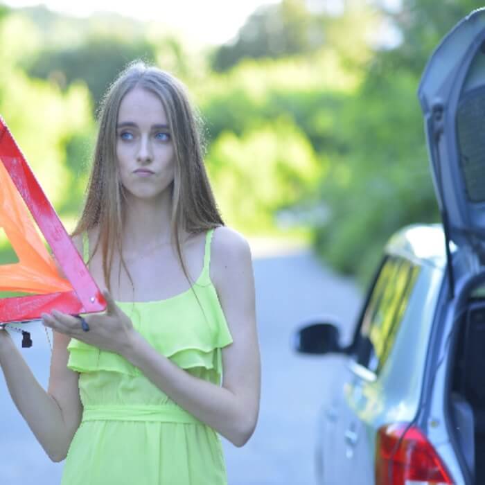 ハーツレンタカーの緊急ロードサービス